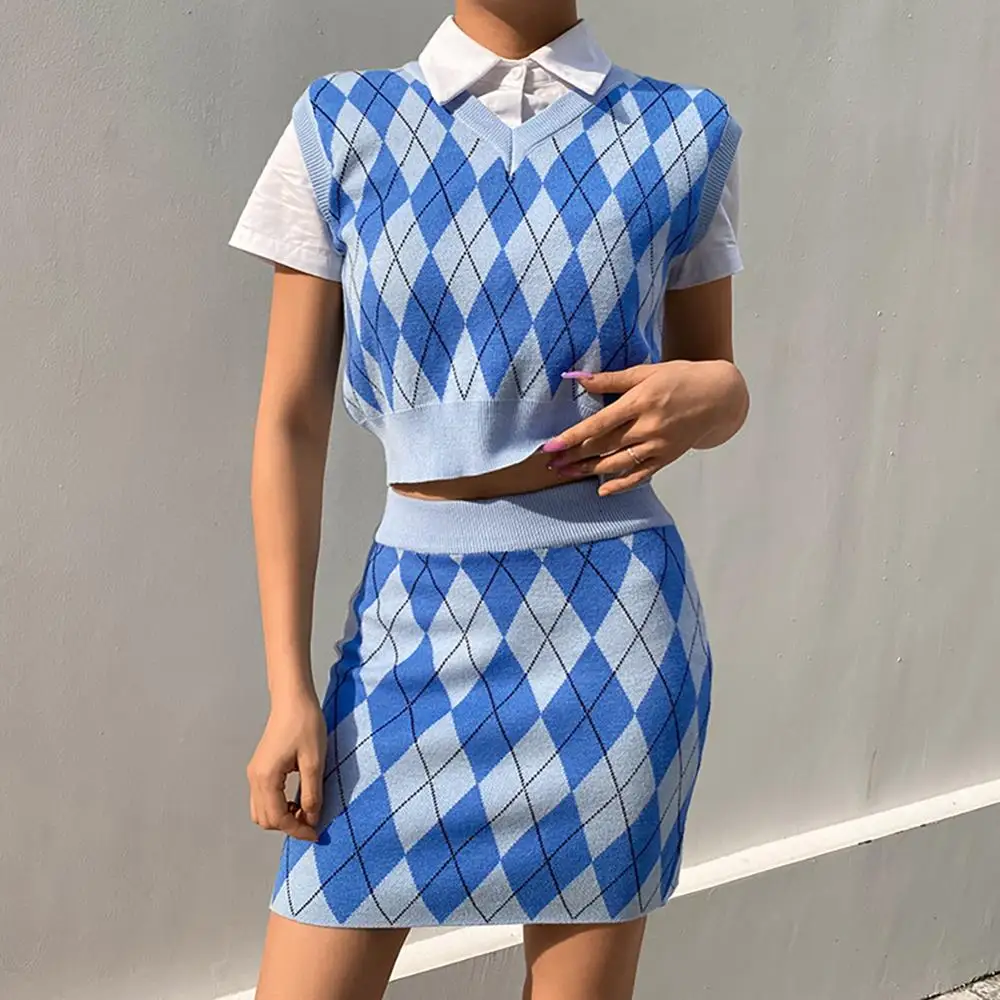 Plaid Knitted Sleeveless Tank Tops V-neck Casual Cropped Streetwear England Preppy Style Knitwear Sweater Vest Autumn Tops
Plaid Knitted Sleeveless Tank Tops V-neck Casual Cropped Streetwear England Preppy Style Knitwear Sweater Vest Autumn Tops
