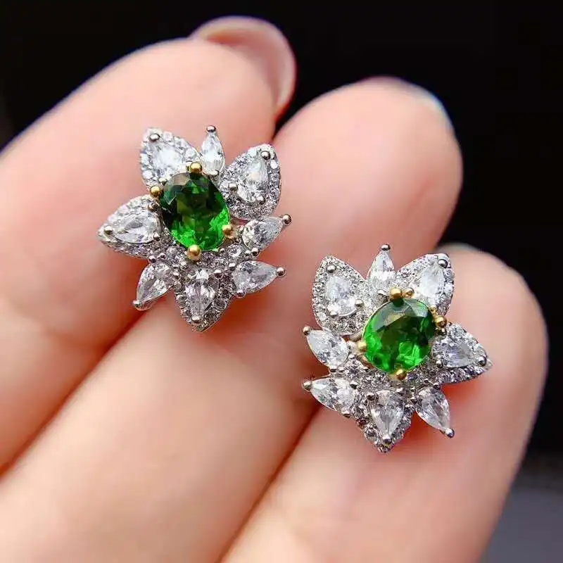 Женские серьги в виде цветка, серебро 925 пробы 
Женские серьги в виде цветка, серебро 925 пробы