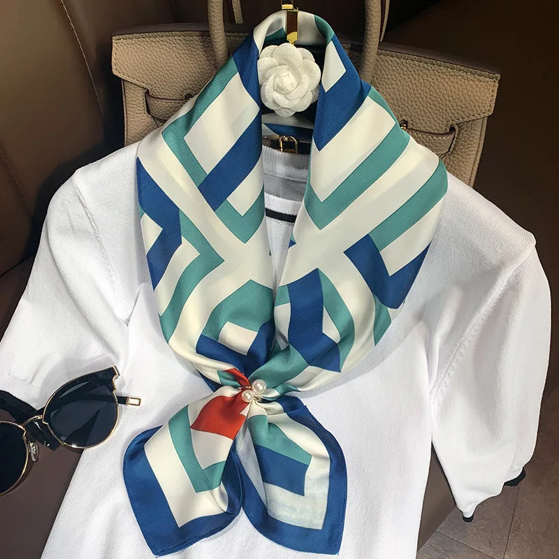 New Style 2021 Spring And Summer Lady Sunscreen Square Silk Shawl Women's Quality Printing Silk Scarves Fashion Beach Headscarf
New Style 2021 Spring And Summer Lady Sunscreen Square Silk Shawl Women's Quality Printing Silk Scarves Fashion Beach Headscarf