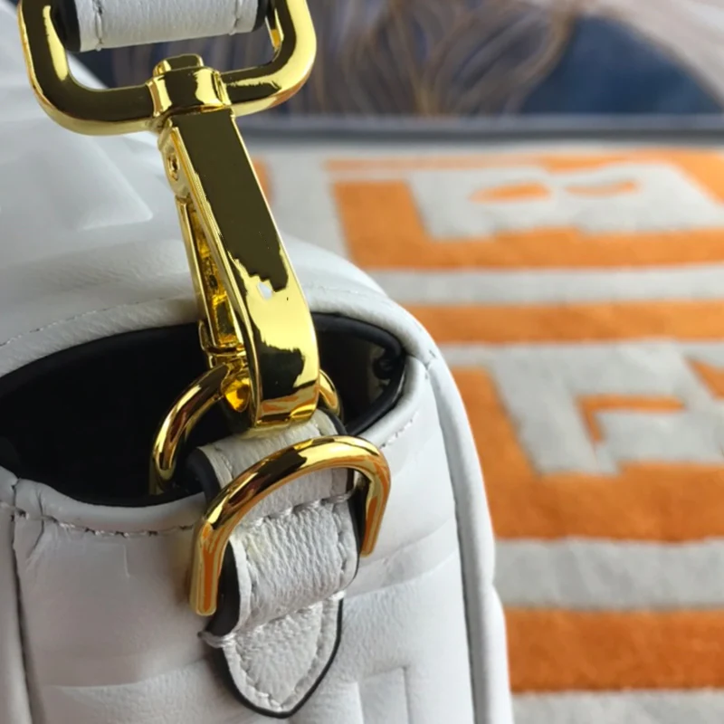 Retro heavy craftsmanship embossed letters genuine leather large-capacity handbags ladies new fashion diagonal shoulder bags
Retro heavy craftsmanship embossed letters genuine leather large-capacity handbags ladies new fashion diagonal shoulder bags