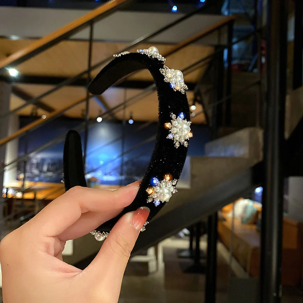 Retro Bling Rhinestone Snowflake Headband For Women Lady Black Velvet Imitation Pearl Wide Brimmed Hair Band Accessories
Retro Bling Rhinestone Snowflake Headband For Women Lady Black Velvet Imitation Pearl Wide Brimmed Hair Band Accessories