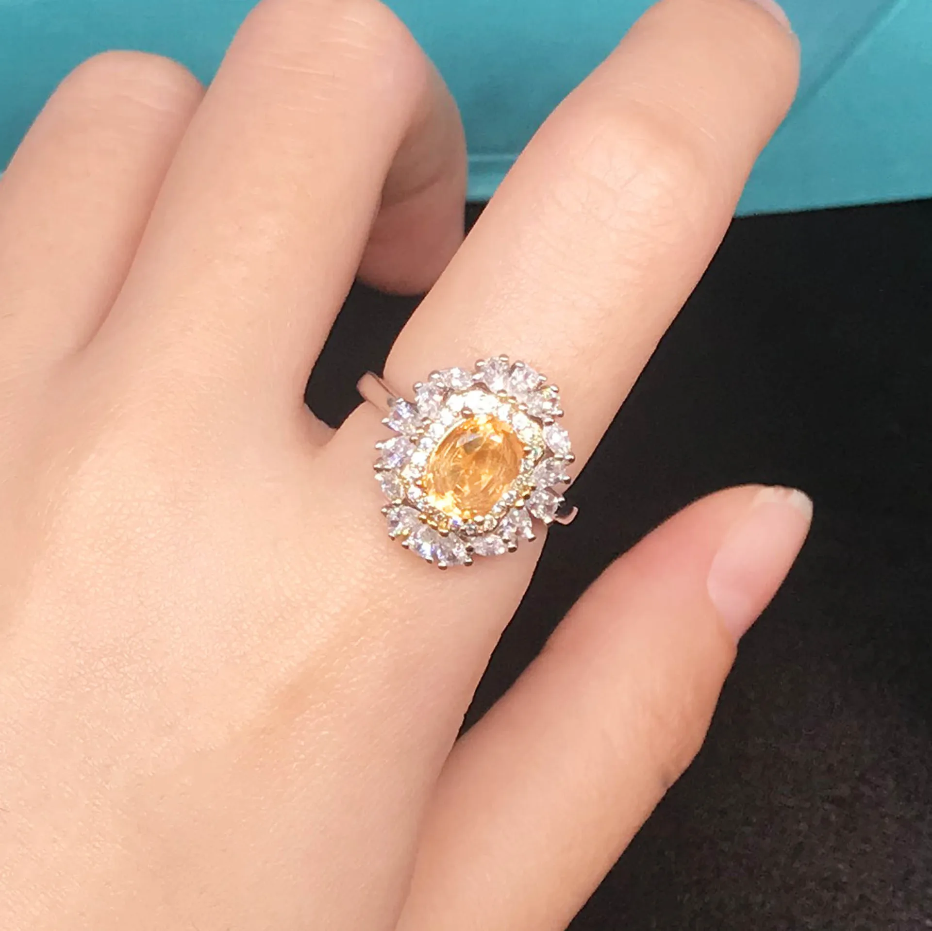 QTT Gorgeous Exquisite 925 Sterling Silver Finger Ring Yellow Rectangle Zircon Stone Rings Women Wedding Jewelry Accessories
QTT Gorgeous Exquisite 925 Sterling Silver Finger Ring Yellow Rectangle Zircon Stone Rings Women Wedding Jewelry Accessories