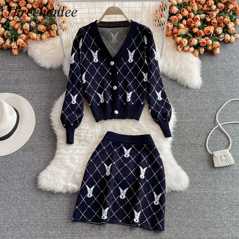 Chic Retro Women's Sweater Two Piece Set Autumn 2021 V-neck Knitted Cardigan Coat And Mini Skirt Female Casual Knitting Suits
Chic Retro Women's Sweater Two Piece Set Autumn 2021 V-neck Knitted Cardigan Coat And Mini Skirt Female Casual Knitting Suits