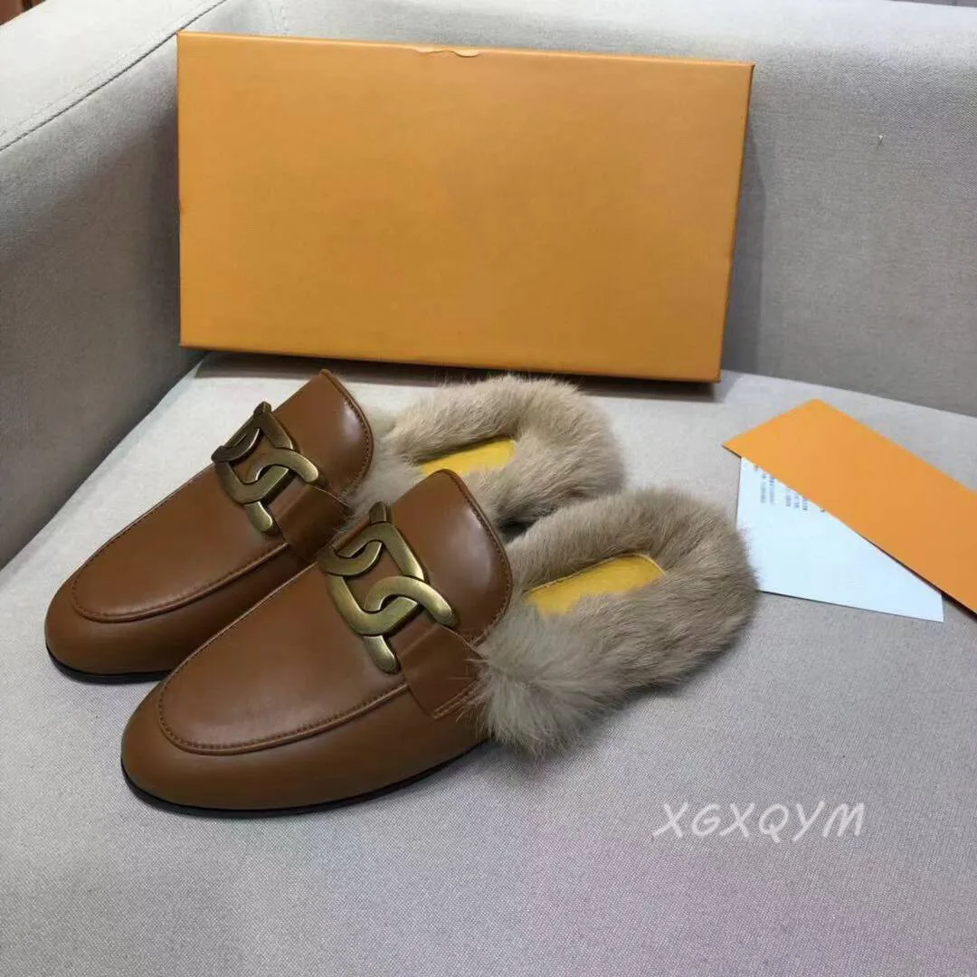Женские меховые шлепанцы Baotou, черные кожаные шлепанцы на плоской подошве, с мехом кролика, Осень-зима 2019
Женские меховые шлепанцы Baotou, черные кожаные шлепанцы на плоской подошве, с мехом кролика, Осень-зима 2019