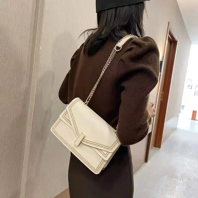 2021 new embroidery thread female bag Korean fashion trend one shoulder messenger bag lock chain bag
2021 new embroidery thread female bag Korean fashion trend one shoulder messenger bag lock chain bag