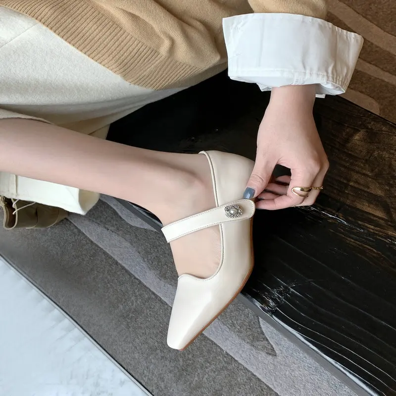 2021 Fashion Women Genuine Leather Women Shoes Elegant mary janes Shoes Woman med Heels Shallow Party Dancing Pumps Female 
2021 Fashion Women Genuine Leather Women Shoes Elegant mary janes Shoes Woman med Heels Shallow Party Dancing Pumps Female