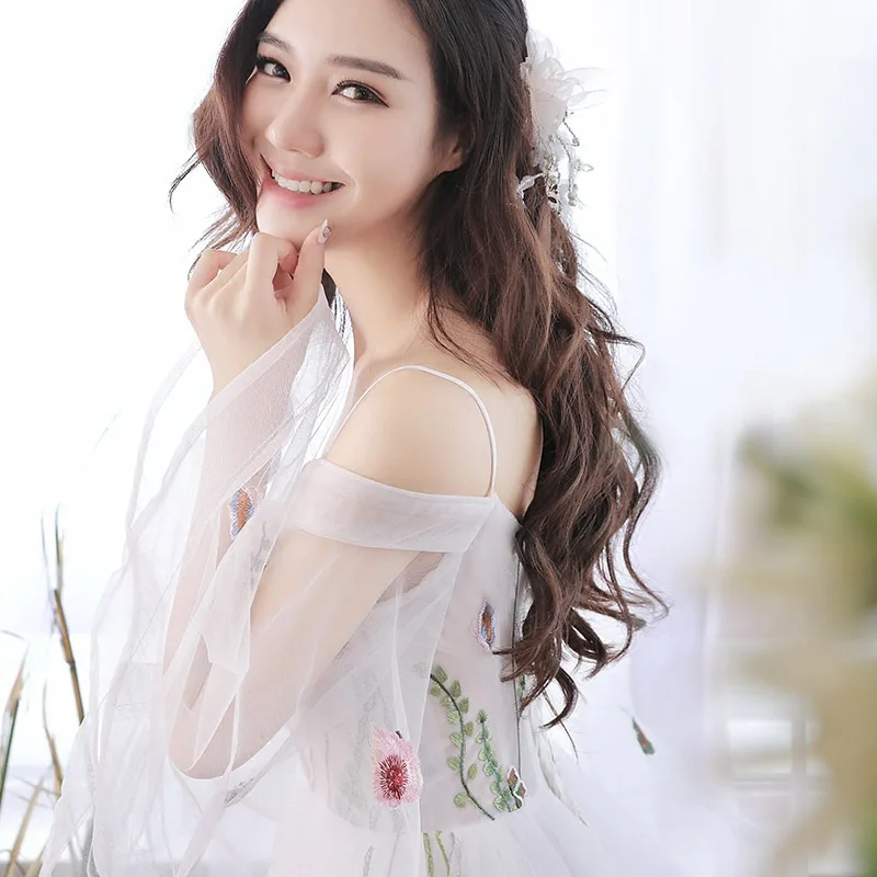 Photography Dress White Embroidery Floral Bride Wedding Gowns Elegant Trailing Evening Dress Sexy Spaghetti Strap Dresses Fairy
Photography Dress White Embroidery Floral Bride Wedding Gowns Elegant Trailing Evening Dress Sexy Spaghetti Strap Dresses Fairy