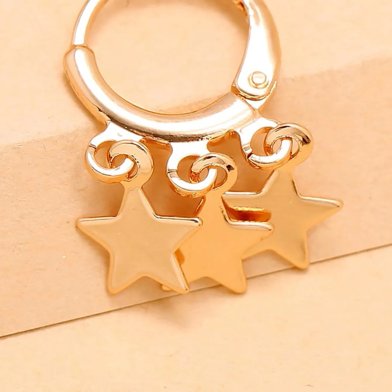 Small Dangle Earrings Star Tassel Earrings Female Two-color Simple Five-pointed Star Earrings Short Temperament Ear Hoop Earring
Small Dangle Earrings Star Tassel Earrings Female Two-color Simple Five-pointed Star Earrings Short Temperament Ear Hoop Earring