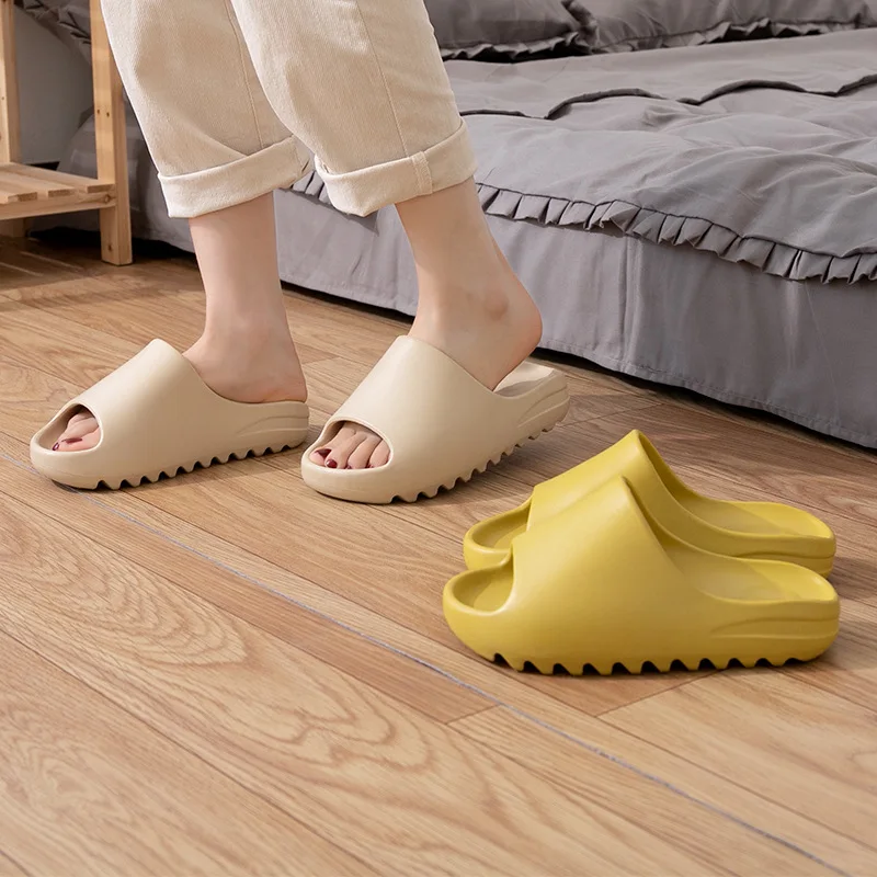 Summer Fashion Trendy Slippers for Woman Man Home Slides Soft Bottom Indoor Slippers Beach Love Couple Shoes Family Style
Summer Fashion Trendy Slippers for Woman Man Home Slides Soft Bottom Indoor Slippers Beach Love Couple Shoes Family Style