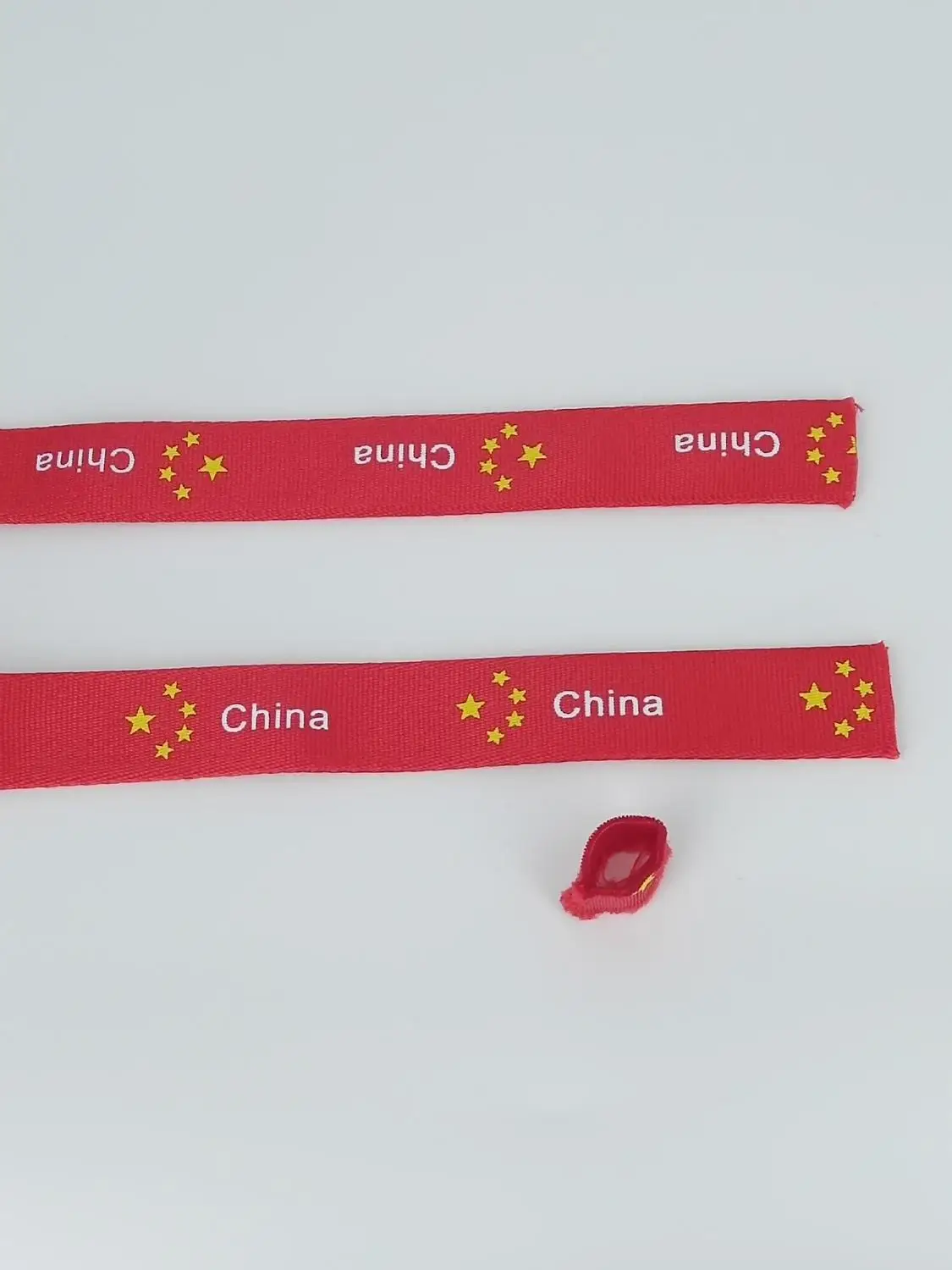 Dingdian Chinese flag yellow Pentagram Star Red hollow ribbon 2.5cm double-layer ribbon printed white
Dingdian Chinese flag yellow Pentagram Star Red hollow ribbon 2.5cm double-layer ribbon printed white