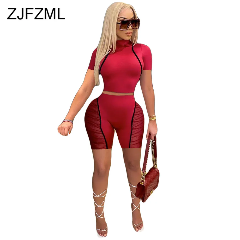 Женский спортивный костюм из двух предметов, короткий топ с коротким рукавом и водолазка в полоску из прозрачной сетки и облегающий комплек...
Женский спортивный костюм из двух предметов, короткий топ с коротким рукавом и водолазка в полоску из прозрачной сетки и облегающий комплек...