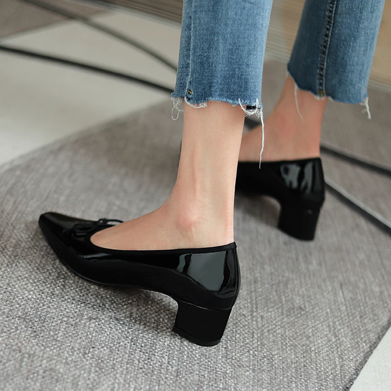 Shallow Shoes Women Concise Style Patent Leather Square Toe Butterfly-knot Decoration Mid Square Heel 3 Colors
Shallow Shoes Women Concise Style Patent Leather Square Toe Butterfly-knot Decoration Mid Square Heel 3 Colors