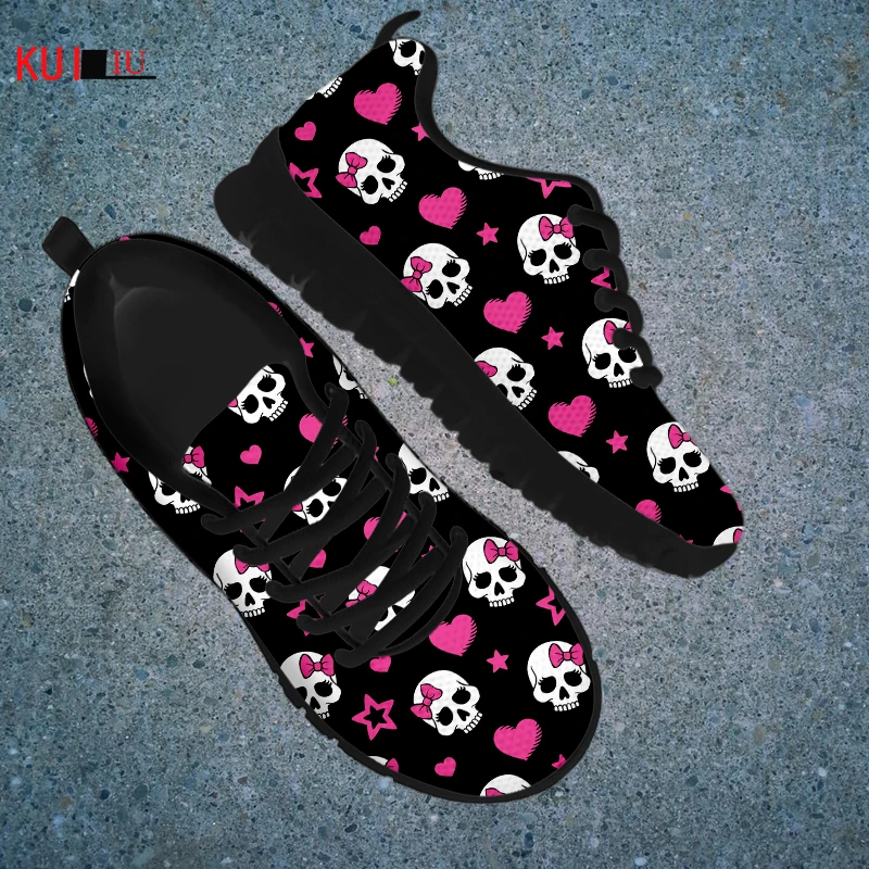 Женские кроссовки в сеточку KUILIU, розовые кроссовки на плоской подошве с принтом в виде скелета и граффити, повседневная обувь на осень 2019
Женские кроссовки в сеточку KUILIU, розовые кроссовки на плоской подошве с принтом в виде скелета и граффити, повседневная обувь на осень 2019