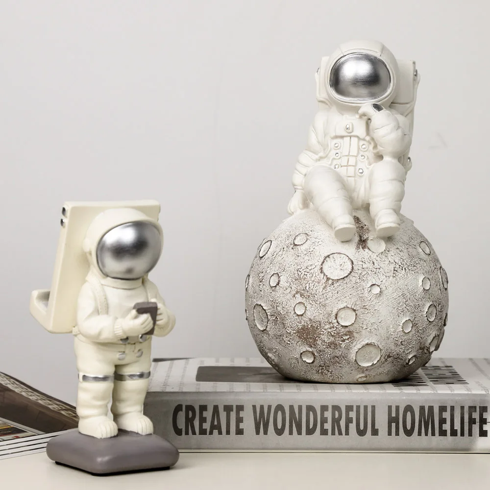 Modern Astronaut figurines resin Spaceman sculpture decorative people miniature ornaments from a cosmonaut table figure new 
Modern Astronaut figurines resin Spaceman sculpture decorative people miniature ornaments from a cosmonaut table figure new
