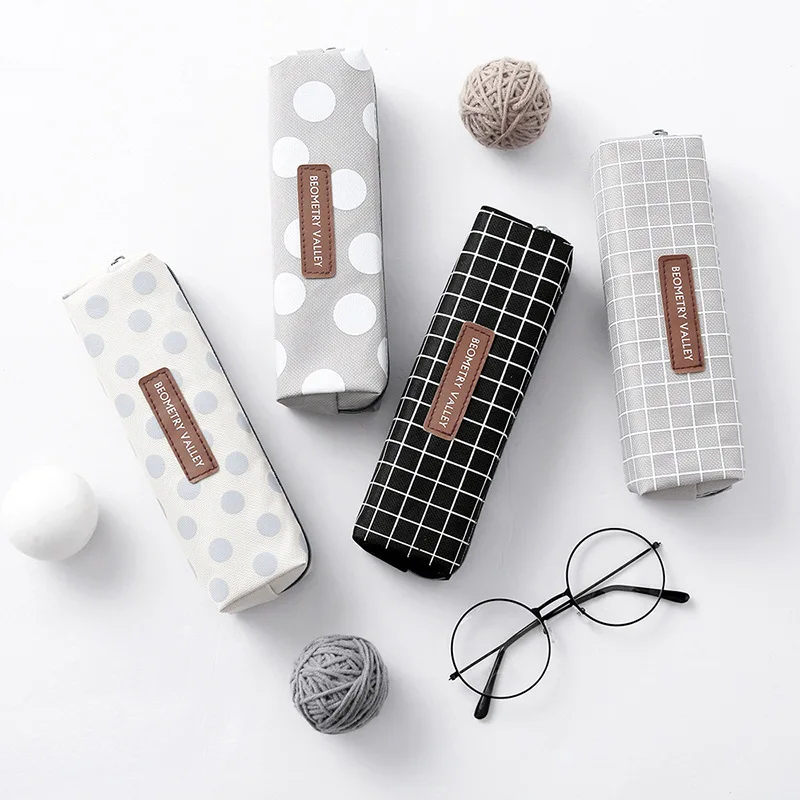 Minimalist Creative Plaid Square Canvas Pen Bag Fresh Student Zipper Pencil Bag Large Capacity Stationery Bag Pencil Cases
Minimalist Creative Plaid Square Canvas Pen Bag Fresh Student Zipper Pencil Bag Large Capacity Stationery Bag Pencil Cases