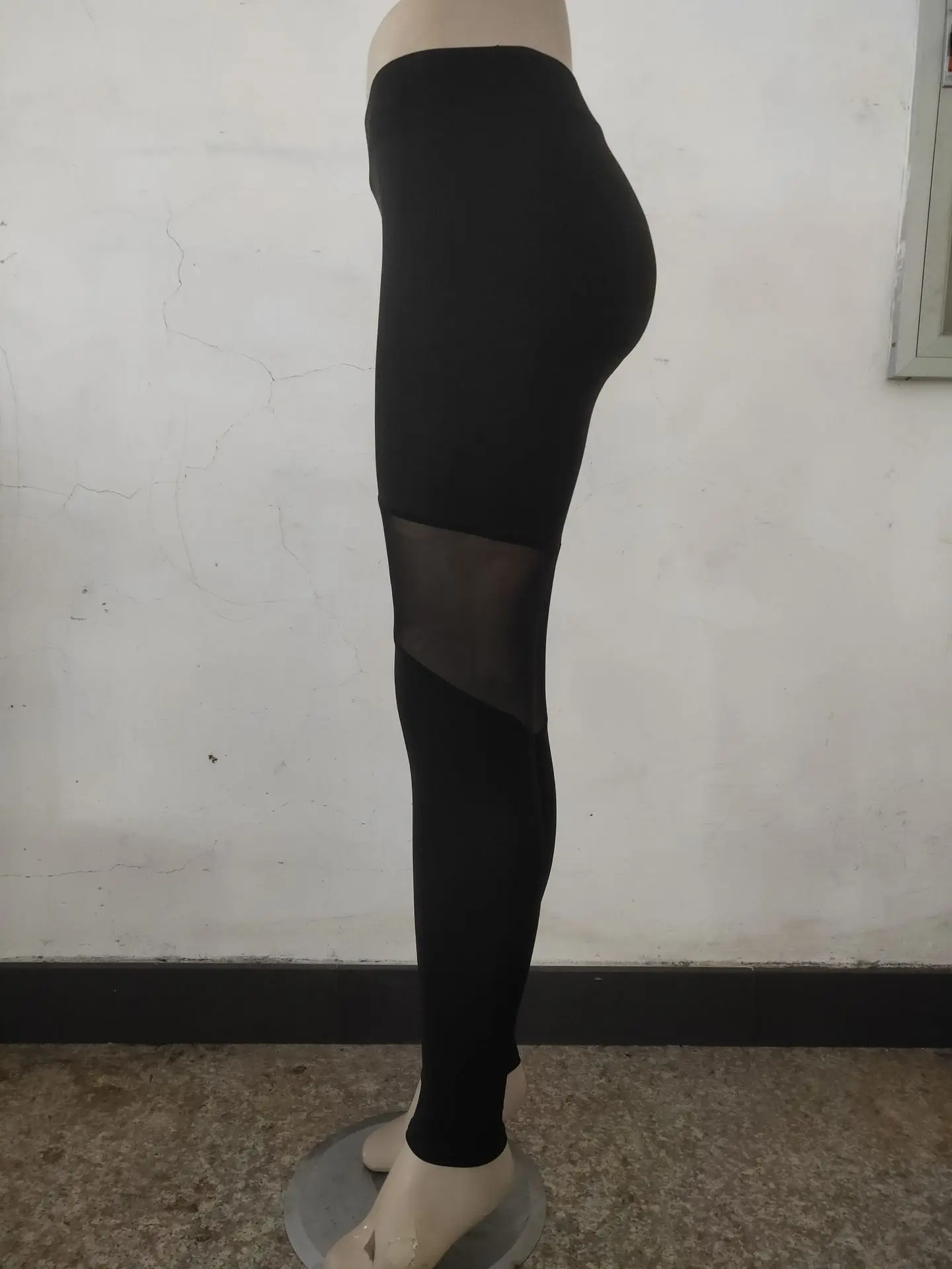 Europe and the United States the new irregular net yarn splicing nine points yoga pants leggings movement
Europe and the United States the new irregular net yarn splicing nine points yoga pants leggings movement