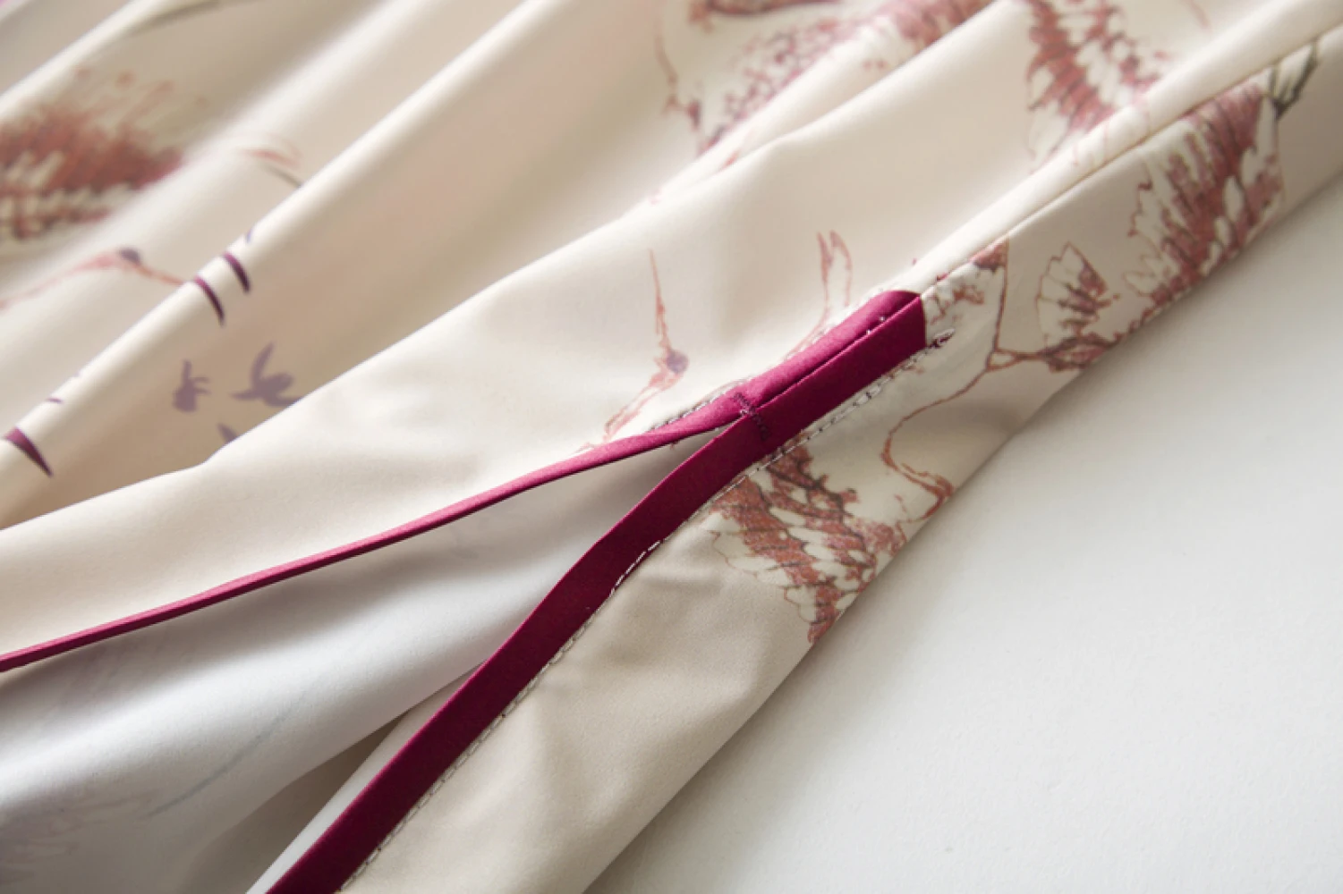 2020 Spring Summer New Modern Chinese Qipao Dress Women Silk Satin Short Sleeve Cheongsam Crane Print Elegant Chinese Dresses
2020 Spring Summer New Modern Chinese Qipao Dress Women Silk Satin Short Sleeve Cheongsam Crane Print Elegant Chinese Dresses