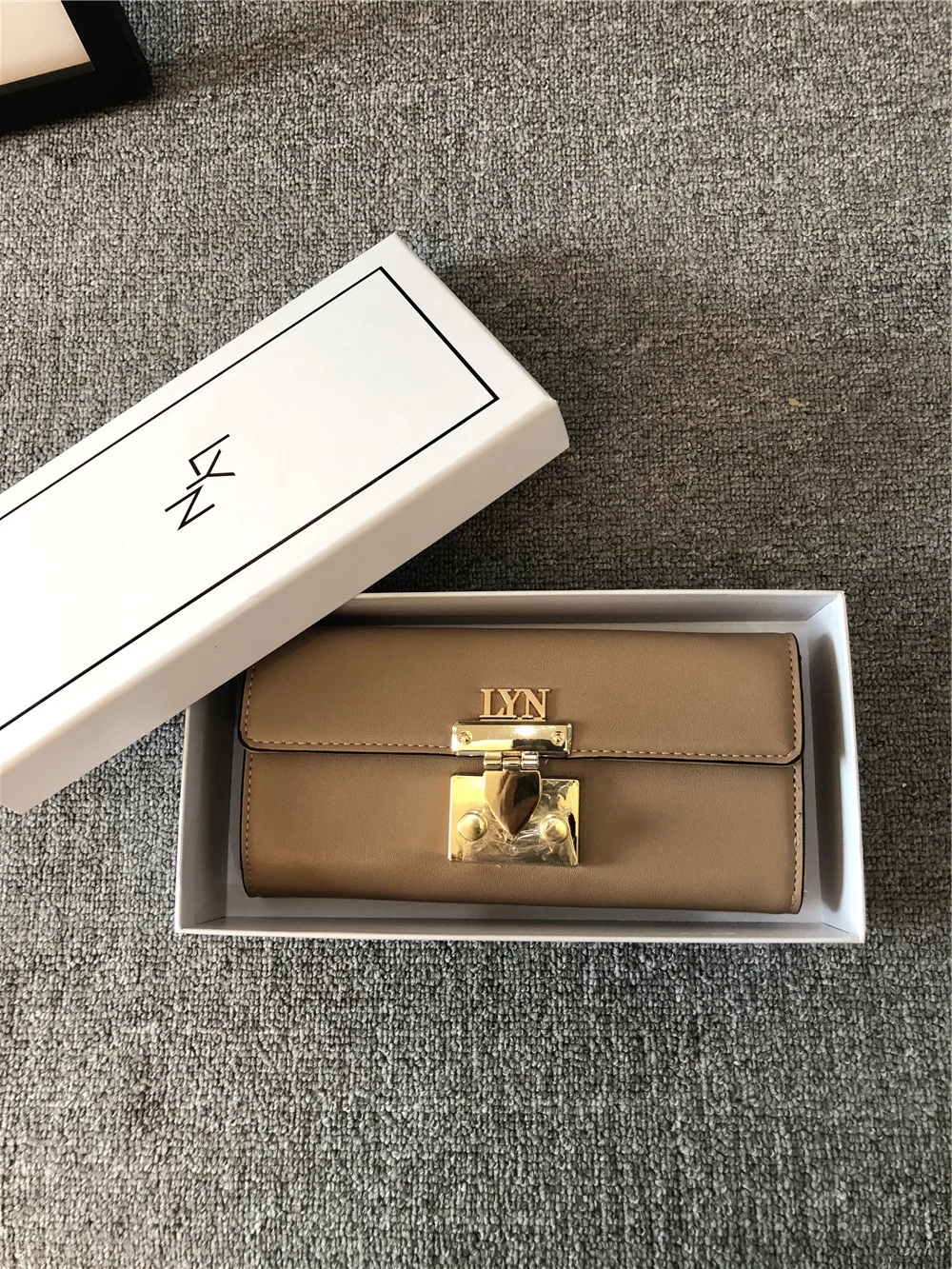 Long Wallets For Women Purse Clutch Bags 2021 Luxury Ladies Chain PU Leather Money Coin Credit Card Phone Holder Pouch with Box
Long Wallets For Women Purse Clutch Bags 2021 Luxury Ladies Chain PU Leather Money Coin Credit Card Phone Holder Pouch with Box