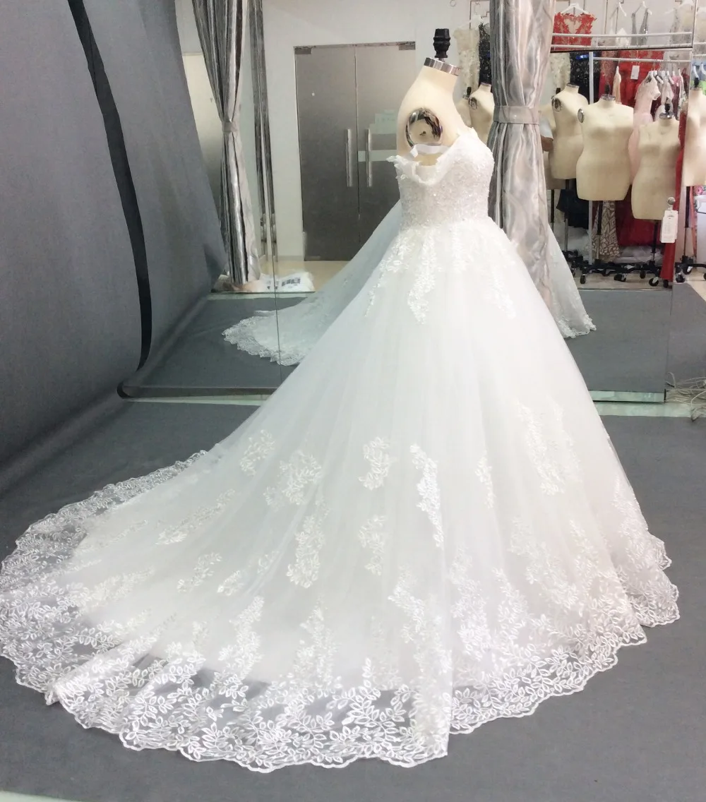 2021 Plus Size Sweep Train Wedding Dresses Off Shoulder Princess Ball Gown Beads Lace Applique Vestido De Novia
2021 Plus Size Sweep Train Wedding Dresses Off Shoulder Princess Ball Gown Beads Lace Applique Vestido De Novia