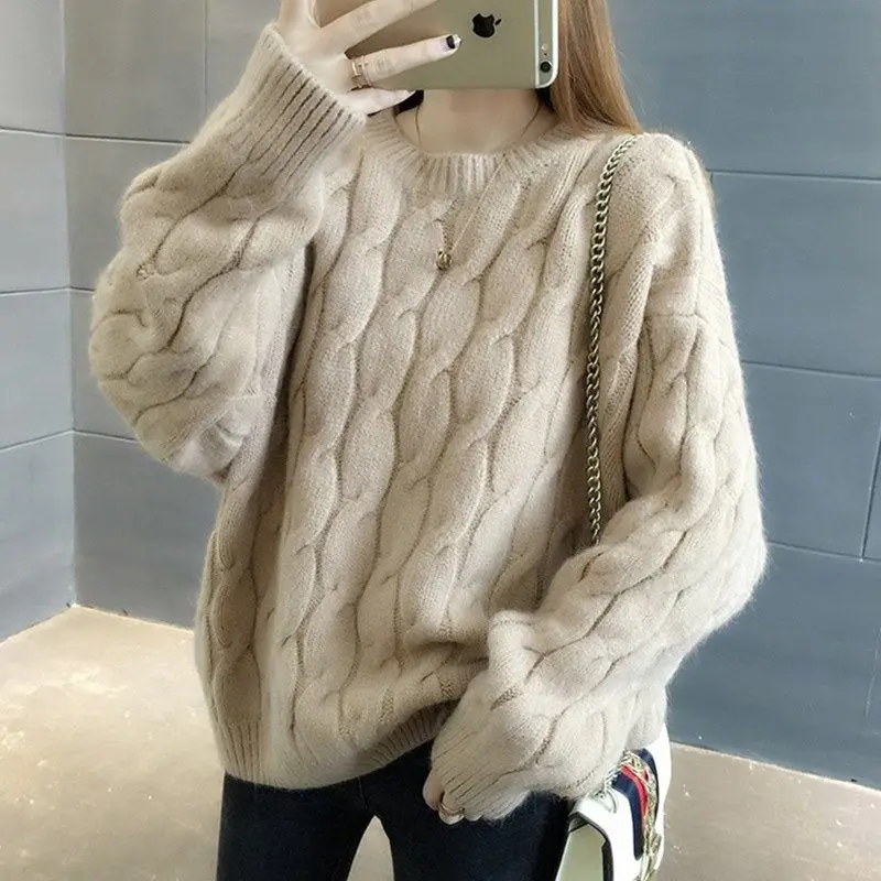Korean autumn and winter twist short ins super loose sweater women's Pullover thick woolen thickened knitting bottom coat
Korean autumn and winter twist short ins super loose sweater women's Pullover thick woolen thickened knitting bottom coat