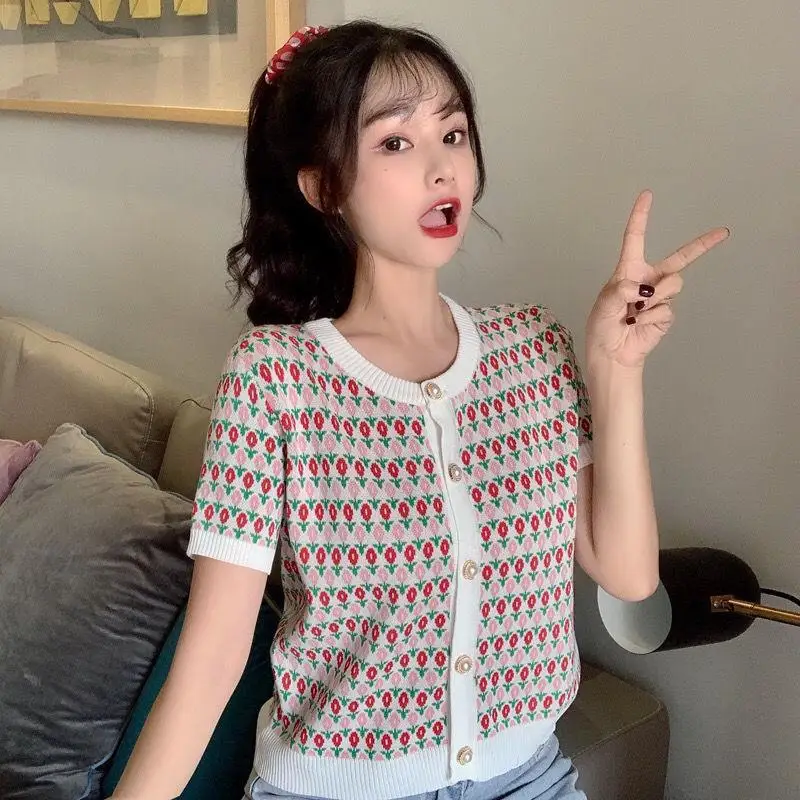 Ice silk knitwear women's short sleeve T-shirt short summer BM style hot girl top design small crowd 2021 NEW
Ice silk knitwear women's short sleeve T-shirt short summer BM style hot girl top design small crowd 2021 NEW