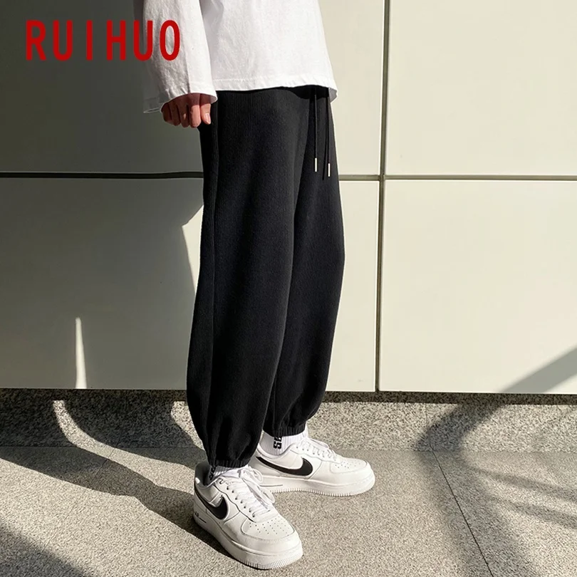 RUIHUO 2021 New Corduroy Harem Pants Men Trousers Joggers Casual Pants Men Sweatpants Hip Hop Streetwear Male Plus Size M-2XL 
RUIHUO 2021 New Corduroy Harem Pants Men Trousers Joggers Casual Pants Men Sweatpants Hip Hop Streetwear Male Plus Size M-2XL