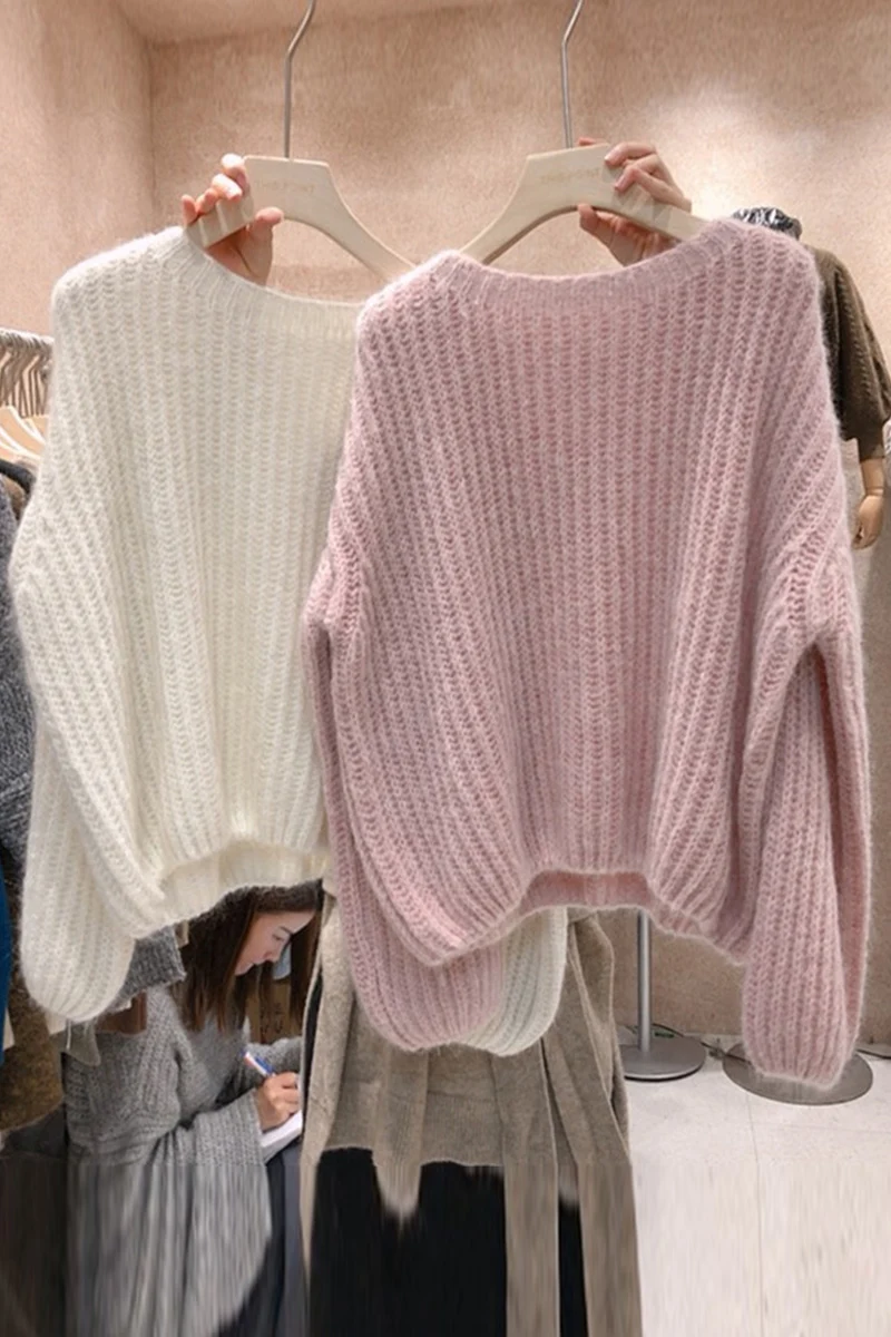 New web celebrity sweater for women with round neck and age reduction knitwear in autumn 
New web celebrity sweater for women with round neck and age reduction knitwear in autumn