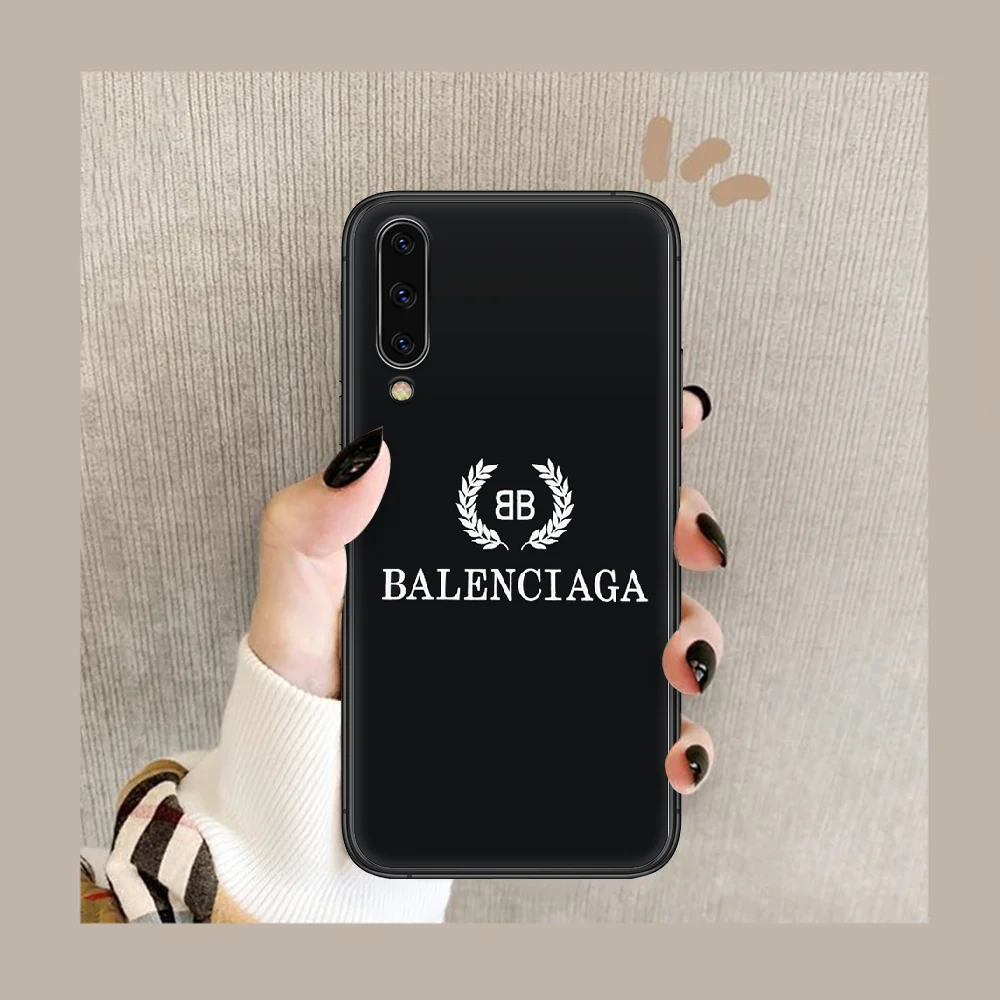 French luxury Phone Case Cover For Samsung Galaxy A10 A20 A30 E A40 A50 A51 A70 A71 J 5 6 7 8 S black Back 3D Cover Fashion Etui
French luxury Phone Case Cover For Samsung Galaxy A10 A20 A30 E A40 A50 A51 A70 A71 J 5 6 7 8 S black Back 3D Cover Fashion Etui