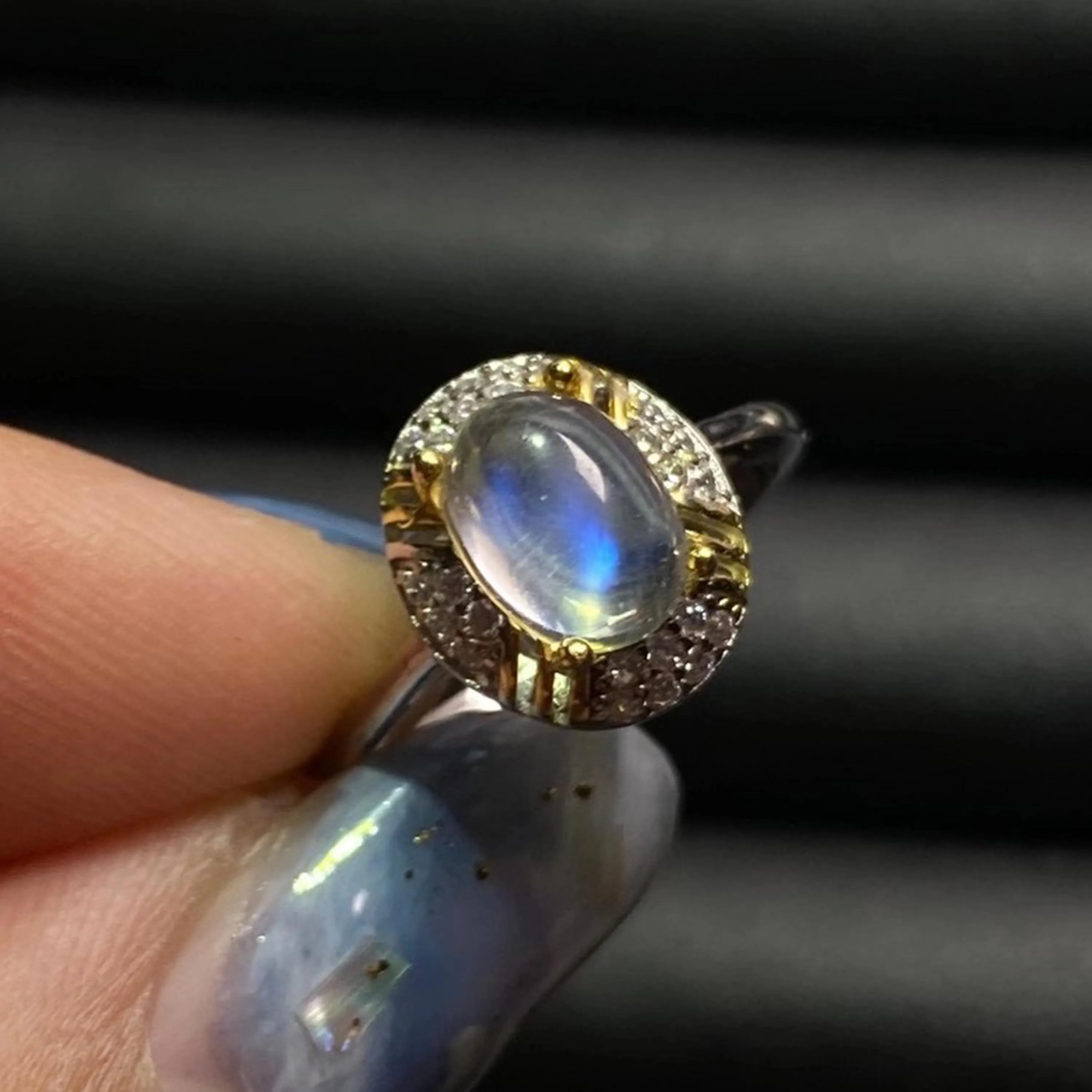 Beautiful Two tone with 14K Gold Plated in 925 Silver Natural Moonstone Ring/rainbow moonstone cabochons/ Silver Ring
Beautiful Two tone with 14K Gold Plated in 925 Silver Natural Moonstone Ring/rainbow moonstone cabochons/ Silver Ring