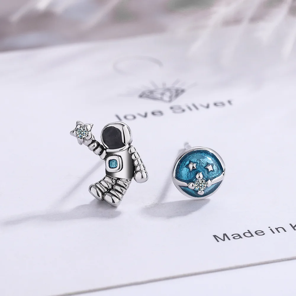 Fashion Silver Color Asymmetry Astronaut Planet Charm Stud Earrings For Women Engagement Party Jewelry Prevent Allergy eh1414
Fashion Silver Color Asymmetry Astronaut Planet Charm Stud Earrings For Women Engagement Party Jewelry Prevent Allergy eh1414