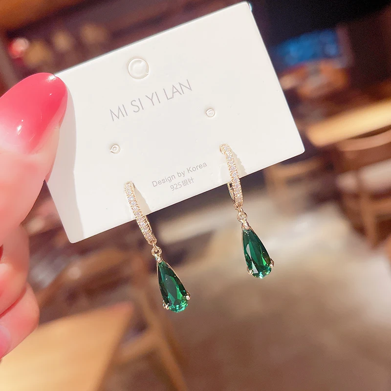 OLIRAFT 2021 Luxury Simple Green Cubic Zirconia Pendant Earrings for Women New Bridal Wedding Temperament Earring Jewelry
OLIRAFT 2021 Luxury Simple Green Cubic Zirconia Pendant Earrings for Women New Bridal Wedding Temperament Earring Jewelry