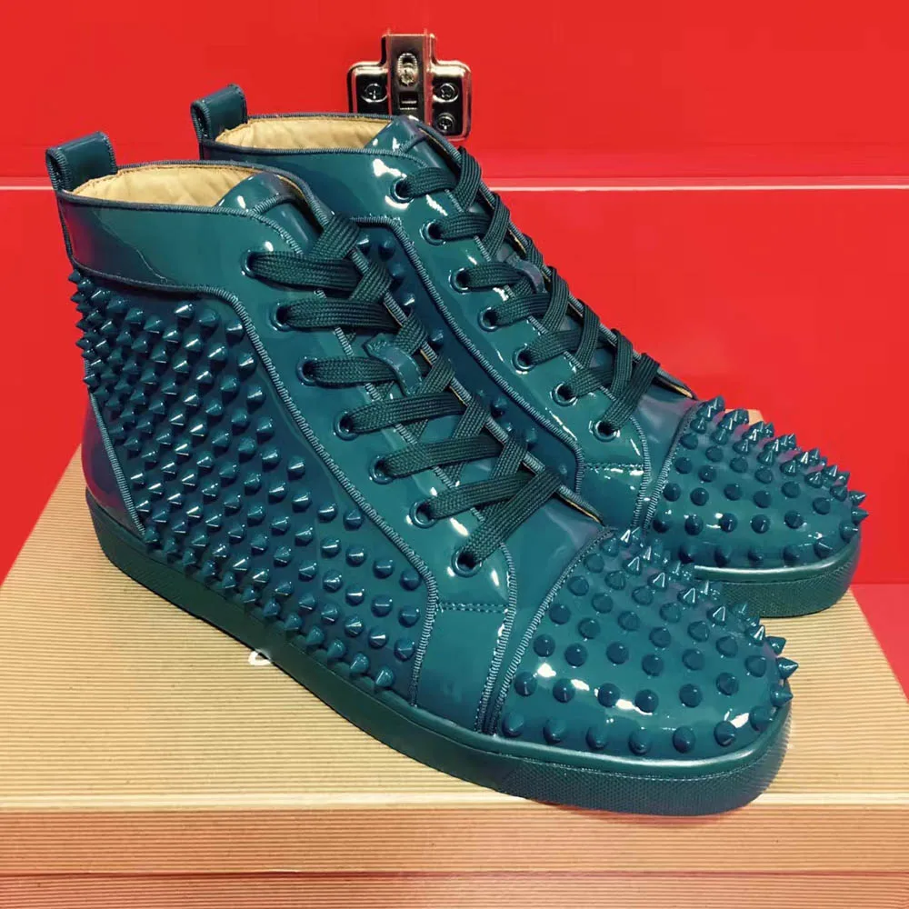 Solid Green Patent Real Leather High Top Full Rivet For Men Shoes Metal Flat Luxury Brand Red Bottom Spikes Loafers Casual Shoes 
Solid Green Patent Real Leather High Top Full Rivet For Men Shoes Metal Flat Luxury Brand Red Bottom Spikes Loafers Casual Shoes