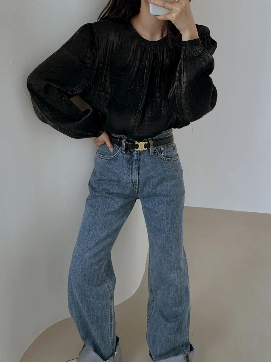 ZCSMLLRound Neck Pleated Tops Back Single Breasted Loose and Versatile Gloss Lantern Sleeve Shirt Women Korea Chic Summer
ZCSMLLRound Neck Pleated Tops Back Single Breasted Loose and Versatile Gloss Lantern Sleeve Shirt Women Korea Chic Summer