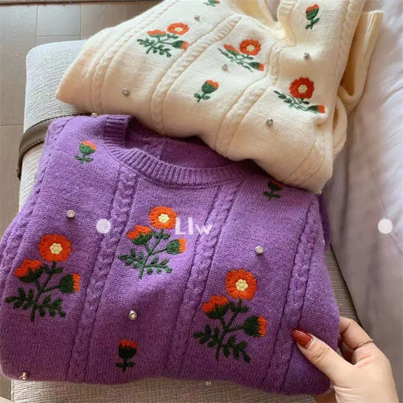 2021 Autumn Winter Sweater Korean Flower Embroidery Knit Pullovers Vintage O Neck Puff Sleeve Kawaii Sweet Sweaters
2021 Autumn Winter Sweater Korean Flower Embroidery Knit Pullovers Vintage O Neck Puff Sleeve Kawaii Sweet Sweaters