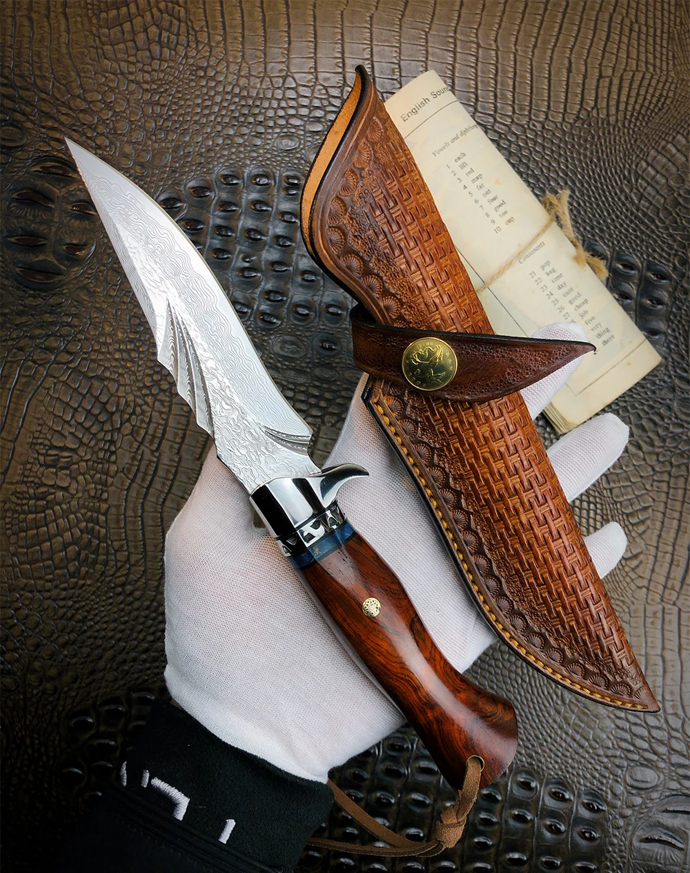 Handmade Damascus VG10 Steel Outdoor Knife with Leather Sheath Dalbergia Handle Fixed Blade Knife Survival Camping Tool
