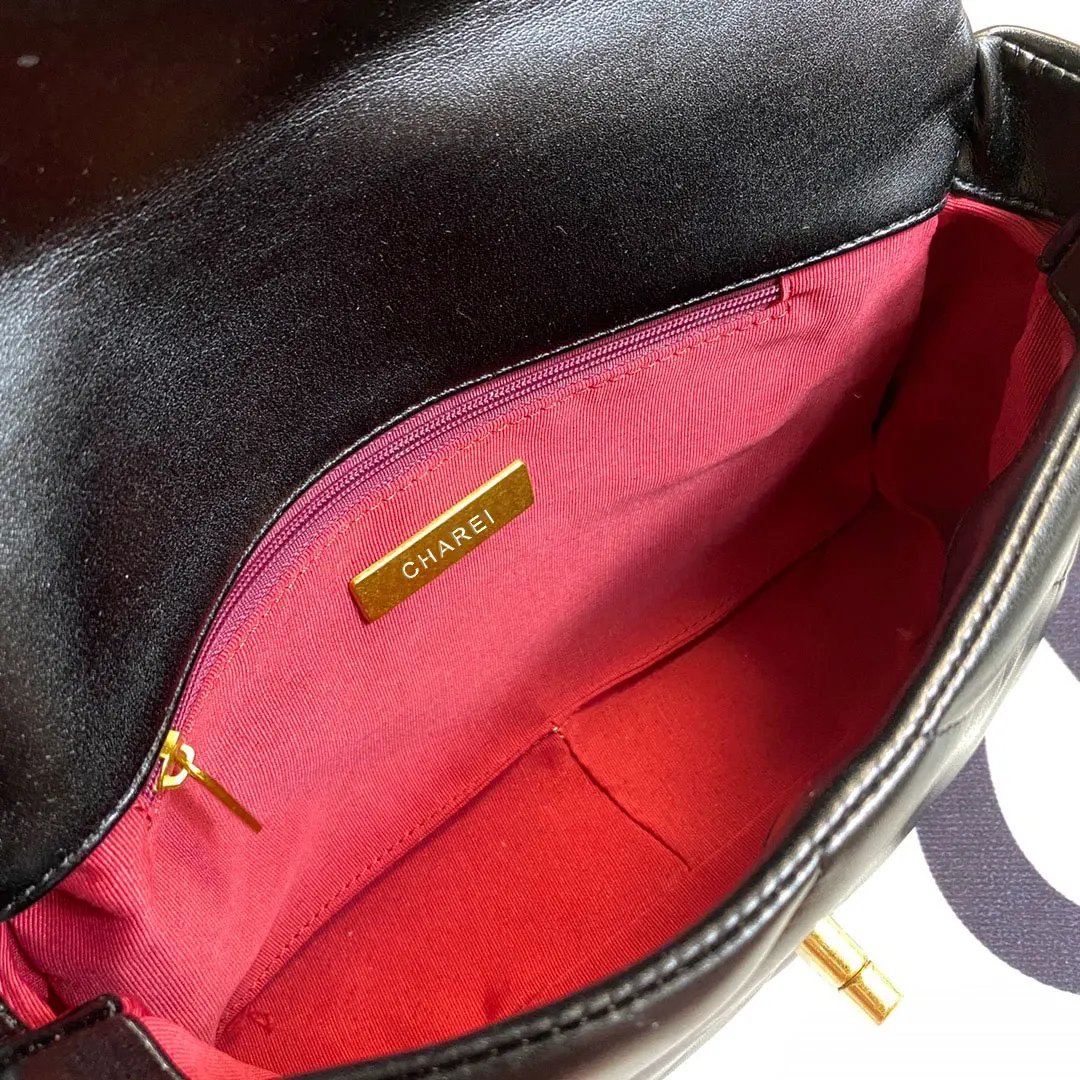 2021 New trendy wild one-shoulder messenger female bag sheepskin small fragrant rhombus chain bag
2021 New trendy wild one-shoulder messenger female bag sheepskin small fragrant rhombus chain bag