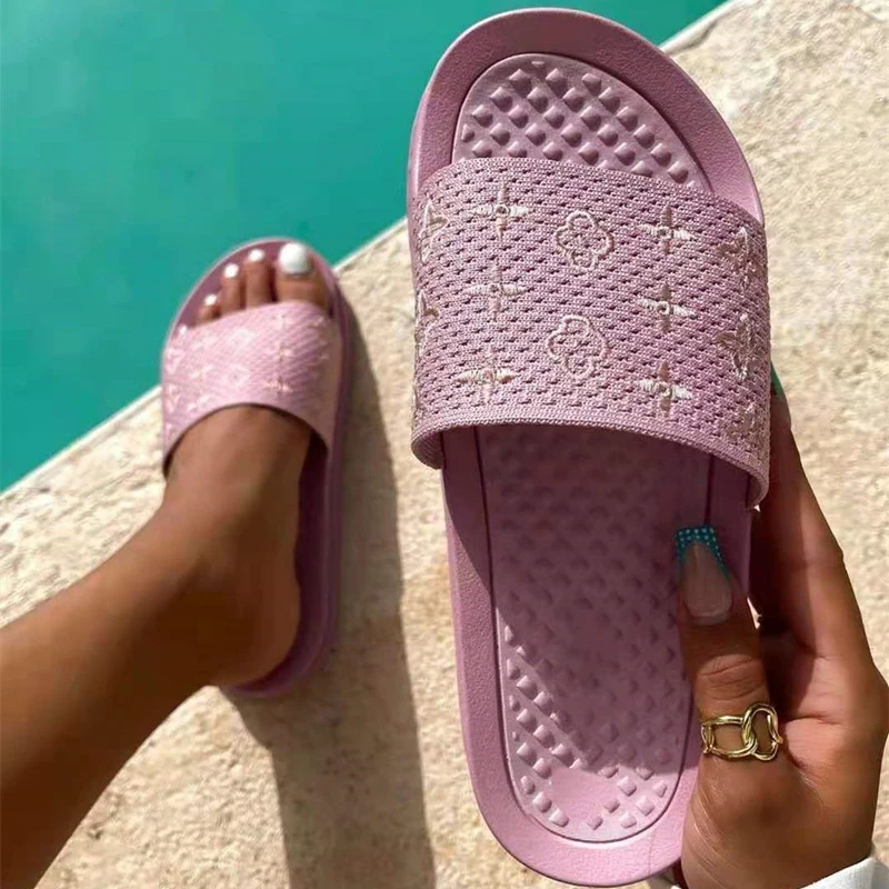 2021 summer new style fashion casual print round head open toe flat bottom large size outdoor women's slippers
2021 summer new style fashion casual print round head open toe flat bottom large size outdoor women's slippers