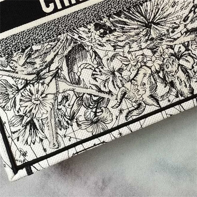 Luxury Design Straw Tote Bag for Women Handwoven Big Shopping Bag Letter Embroidered Shoulder Bag Fashion Summer Handbag Brand
Luxury Design Straw Tote Bag for Women Handwoven Big Shopping Bag Letter Embroidered Shoulder Bag Fashion Summer Handbag Brand