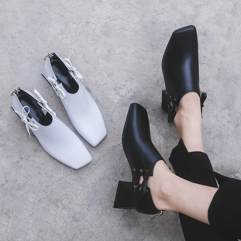 Women's Shoes
Women's Shoes