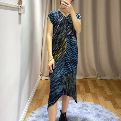 HOT SELLING Summer new Miyake fold dress round neck pleated Retro print irregular dress IN STOCK
HOT SELLING Summer new Miyake fold dress round neck pleated Retro print irregular dress IN STOCK