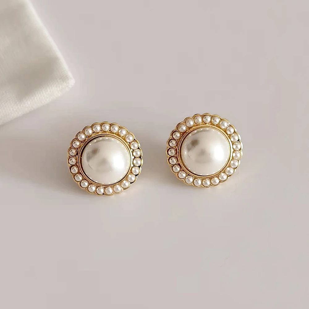 Chic Romantic French Round Elegant Earrings for Women Personalized Jewelry Christmas Earrings Stud Boucle Oreille Femme Piercing
Chic Romantic French Round Elegant Earrings for Women Personalized Jewelry Christmas Earrings Stud Boucle Oreille Femme Piercing