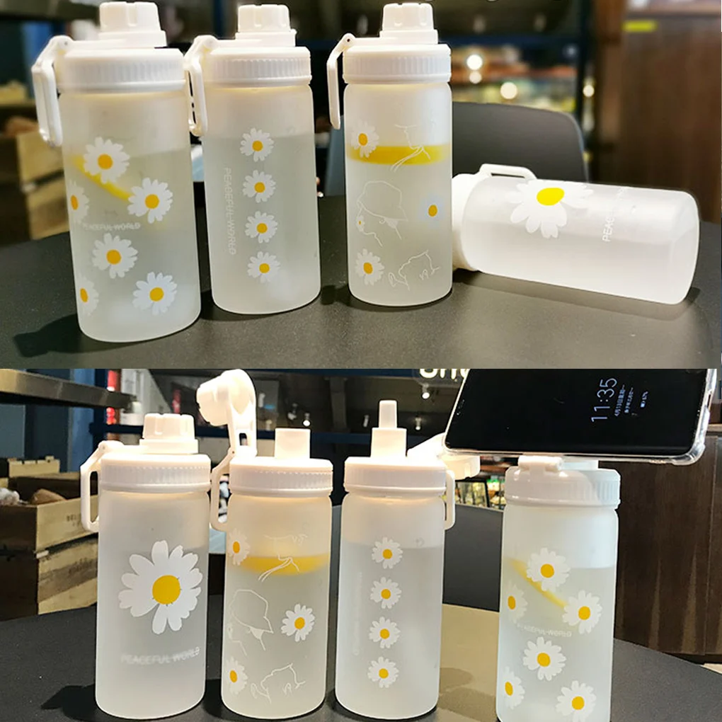

600ml Small Daisy Transparent Plastic Water Bottles with Straw Creative Frosted Water Bottle With Portable Rope Travel Tea Cup