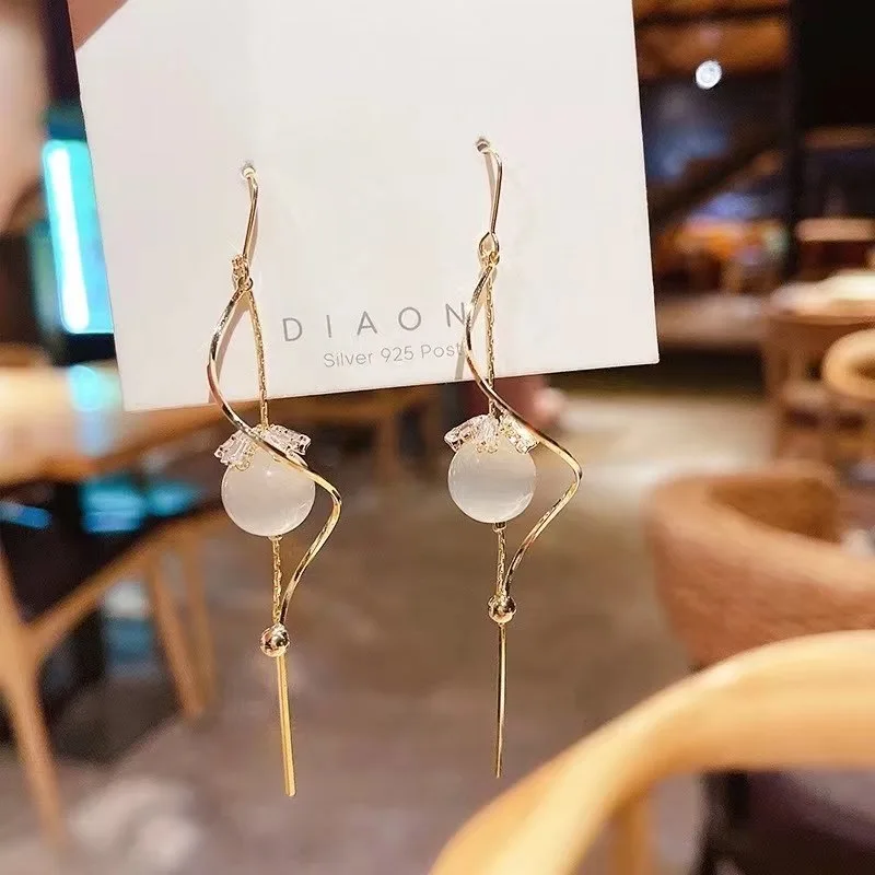 Elegant and exquisite opal round pendant earrings female 2021 new classic jewelry unusual earrings luxury party girl
Elegant and exquisite opal round pendant earrings female 2021 new classic jewelry unusual earrings luxury party girl