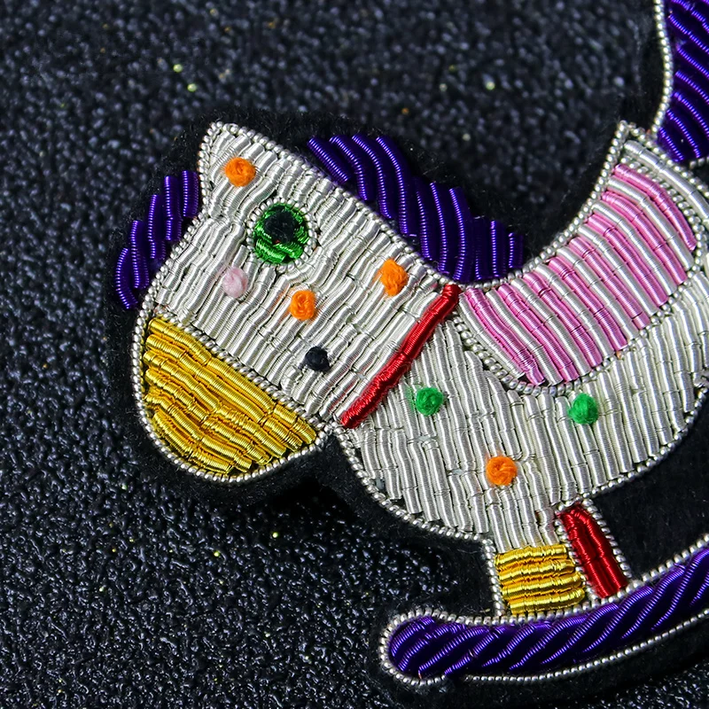 Hand-embroidered cute boutonniere cartoon colorful wooden horse brooch men and women high-end accessories Indian silk badge 
Hand-embroidered cute boutonniere cartoon colorful wooden horse brooch men and women high-end accessories Indian silk badge