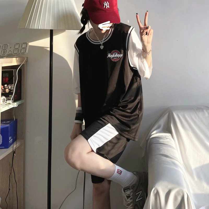 Women's Sports Two Piece Set Summer Harajuku Casual Short Sleeve T-Shirt Baggy High Waist Wide Leg Five Points Pants Girl Short
Women's Sports Two Piece Set Summer Harajuku Casual Short Sleeve T-Shirt Baggy High Waist Wide Leg Five Points Pants Girl Short