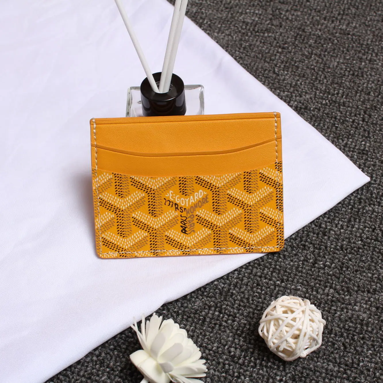 G Card Case Unisex Horizontal Dog Teeth Multi-Functional Small Card Holder Coin Purse Mini
G Card Case Unisex Horizontal Dog Teeth Multi-Functional Small Card Holder Coin Purse Mini