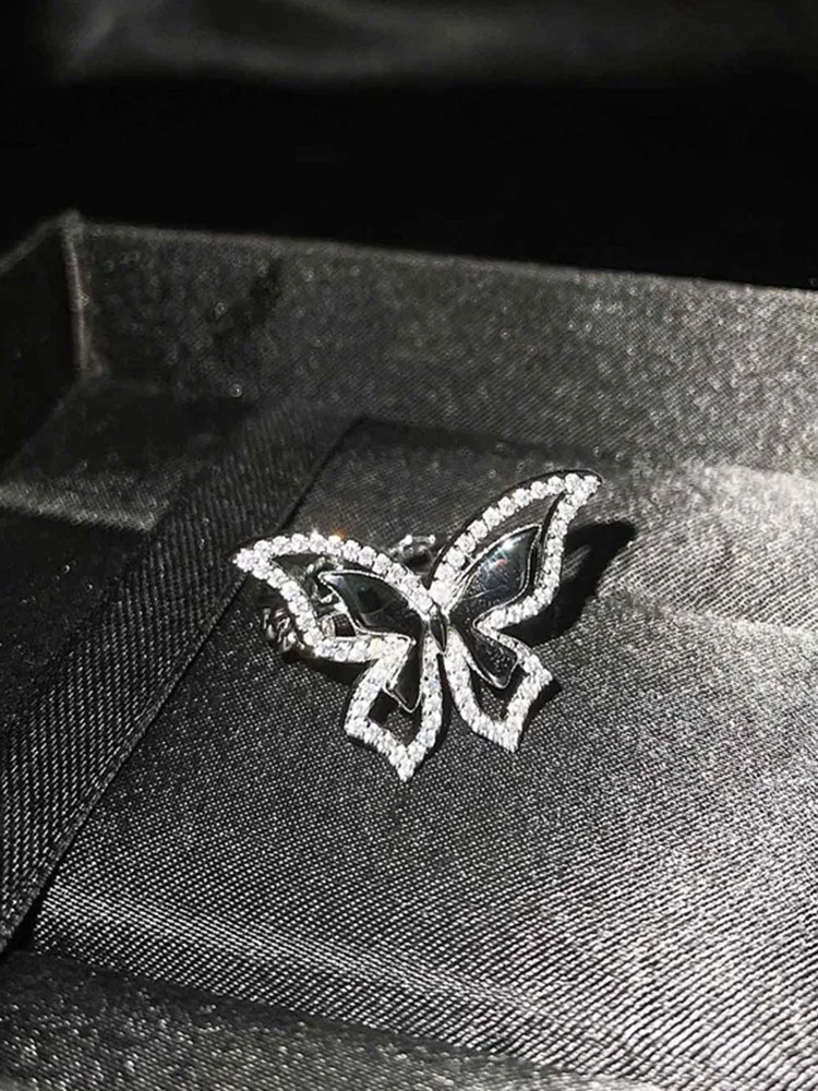 Trendy Full Rhinestone Butterfly Ring Punk Hollow Link Chain Crystal Finger Band Silver Color Women Cocktail Party Jewelry 
Trendy Full Rhinestone Butterfly Ring Punk Hollow Link Chain Crystal Finger Band Silver Color Women Cocktail Party Jewelry