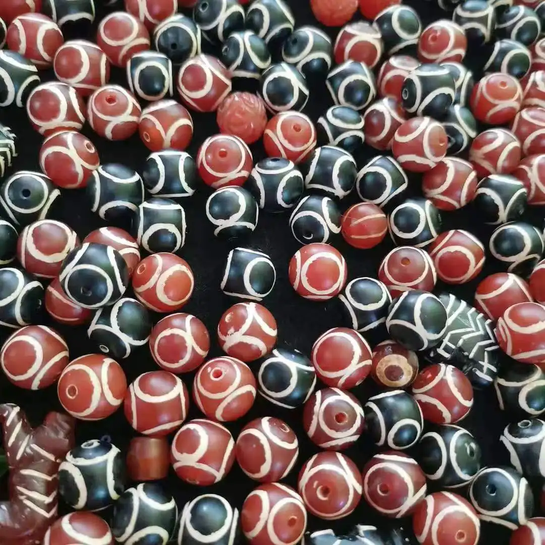 1pcs/lots high quality West Asia inlaid red black chalcedony bead three eyes dzi Bulk accessories make earring bracele Precious
1pcs/lots high quality West Asia inlaid red black chalcedony bead three eyes dzi Bulk accessories make earring bracele Precious