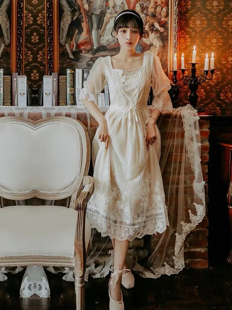 Women's summer mid-length temperament fairy French retro palace square neck embroidery mesh dress
Women's summer mid-length temperament fairy French retro palace square neck embroidery mesh dress