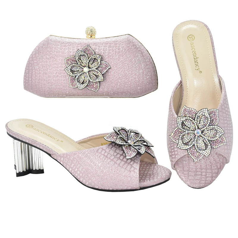 Latest African Women Wedding Shoes and Bag Set Decorated with Rhinestone Ladies Shoes and Sandals Wedding Shoes for Women Bride
Latest African Women Wedding Shoes and Bag Set Decorated with Rhinestone Ladies Shoes and Sandals Wedding Shoes for Women Bride